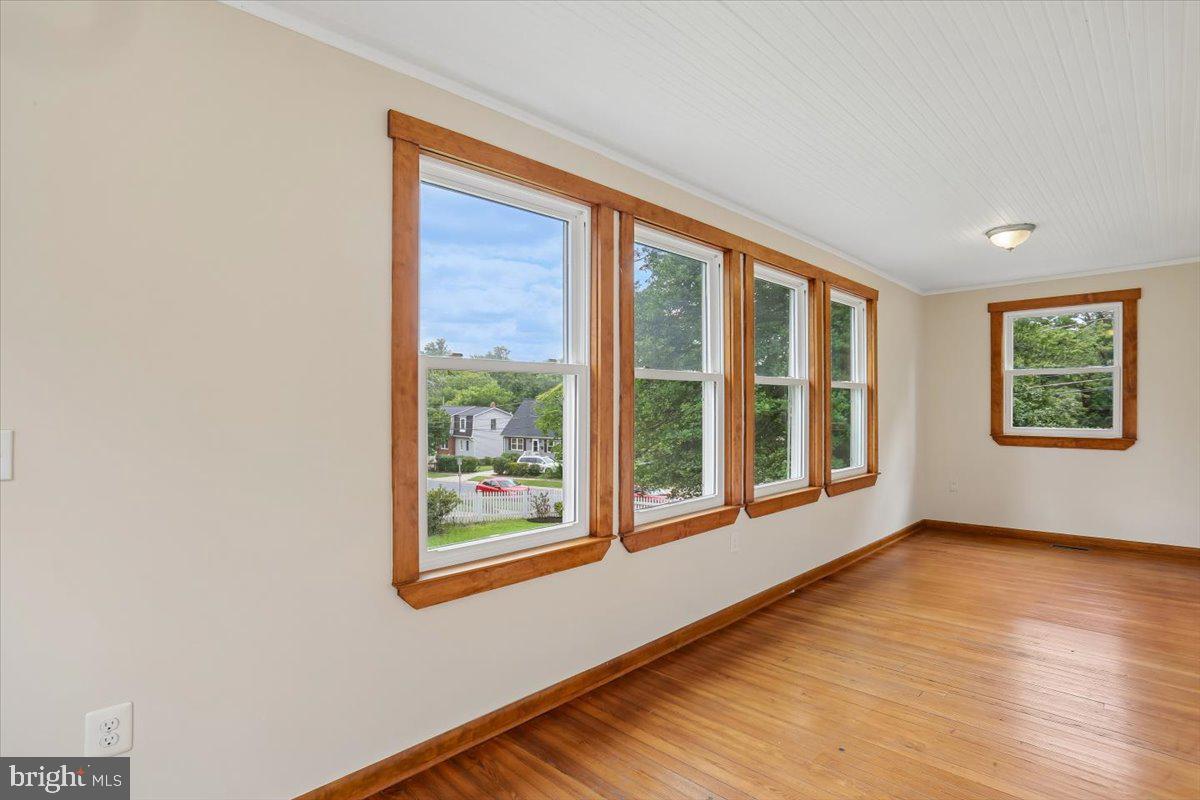 9501 Colesville Road Silver Spring, MD 20901 - Photo 25 of 71 Sunroom