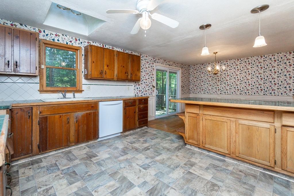 124 East Belcher Road Foxboro, MA 02035 - Photo 12 of 32 Gallery Image 12