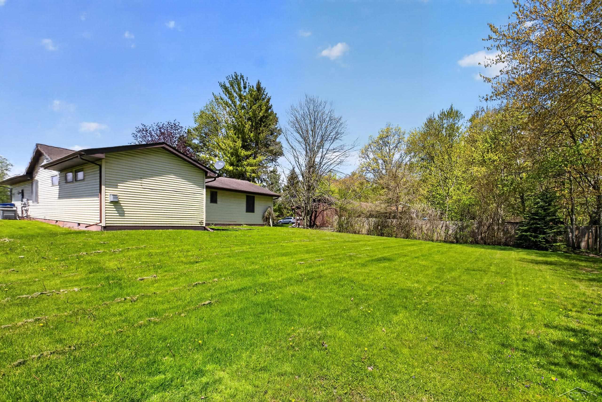 385 South Orr Road Hemlock, MI 48626 - Photo 5 of 33