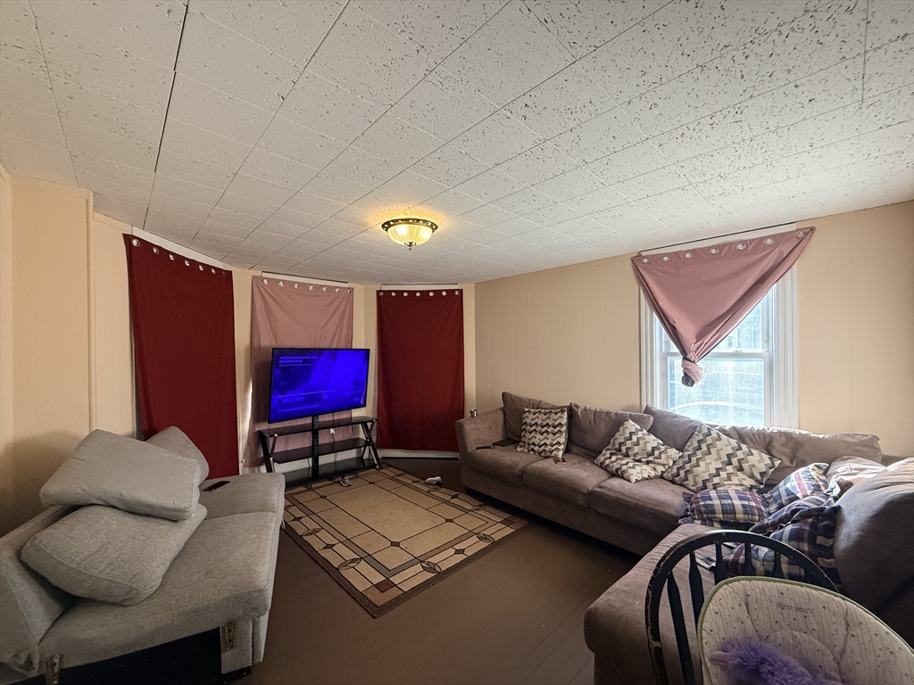 103 Hamilton Street Worcester, MA 01604 - Photo 2 of 19