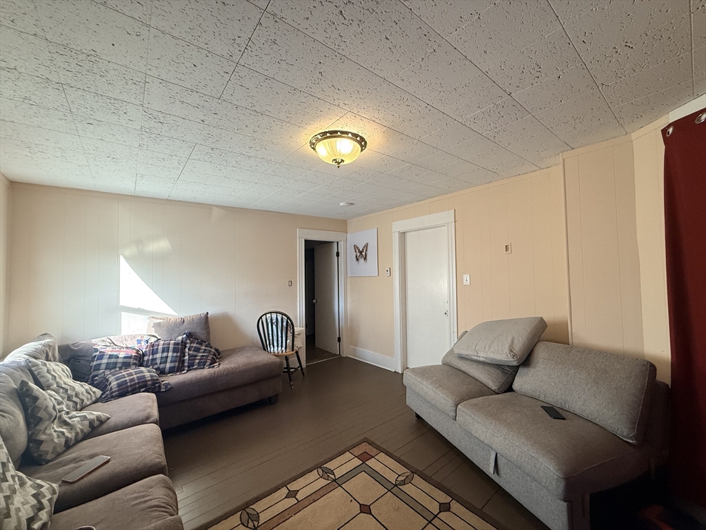 103 Hamilton Street Worcester, MA 01604 - Photo 3 of 19