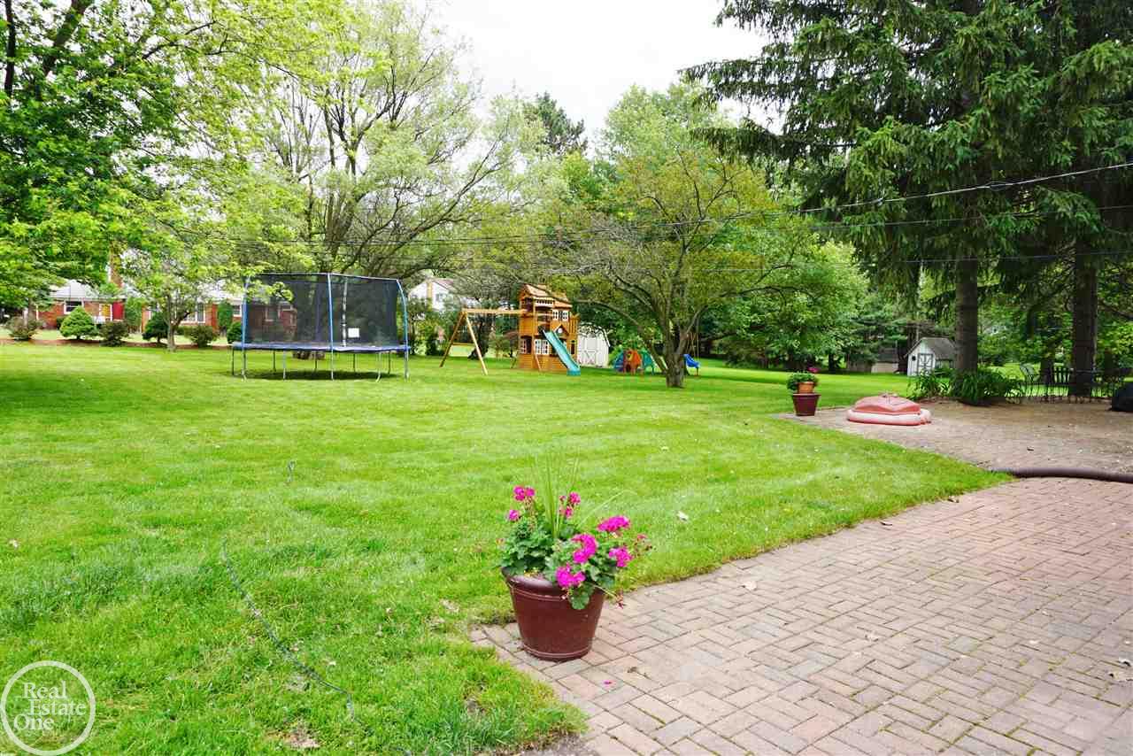 360 Donegal Drive Rochester Hills, MI 48309 - Photo 3 of 21