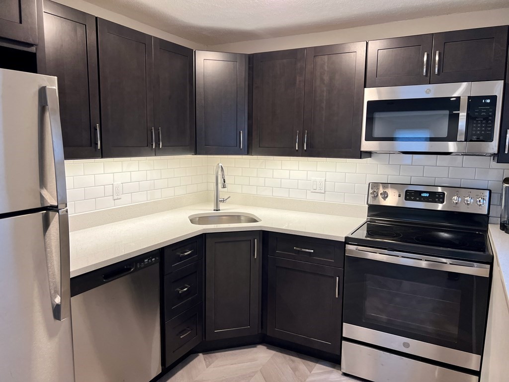 913 State Road, Unit 2 Plymouth, MA 02360 - Photo 1 of 14 Gallery Image 1
