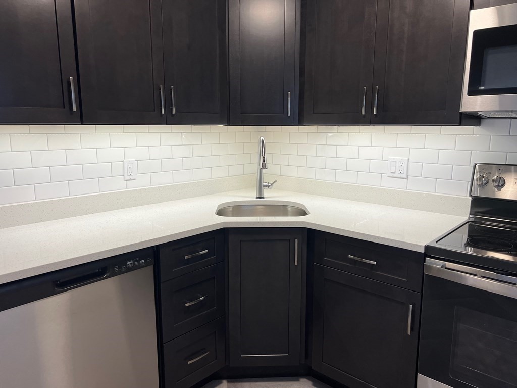 913 State Road, Unit 2 Plymouth, MA 02360 - Photo 2 of 14 Gallery Image 2