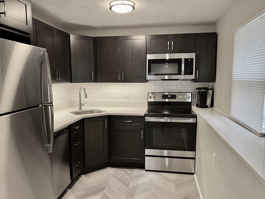 913 State Road, Unit 2 Plymouth, MA 02360 - Photo 3 of 14 Gallery Image 3