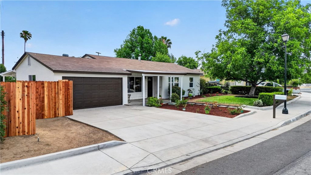 5651 Babb Avenue Riverside, CA 92503 - Photo 5 of 36
