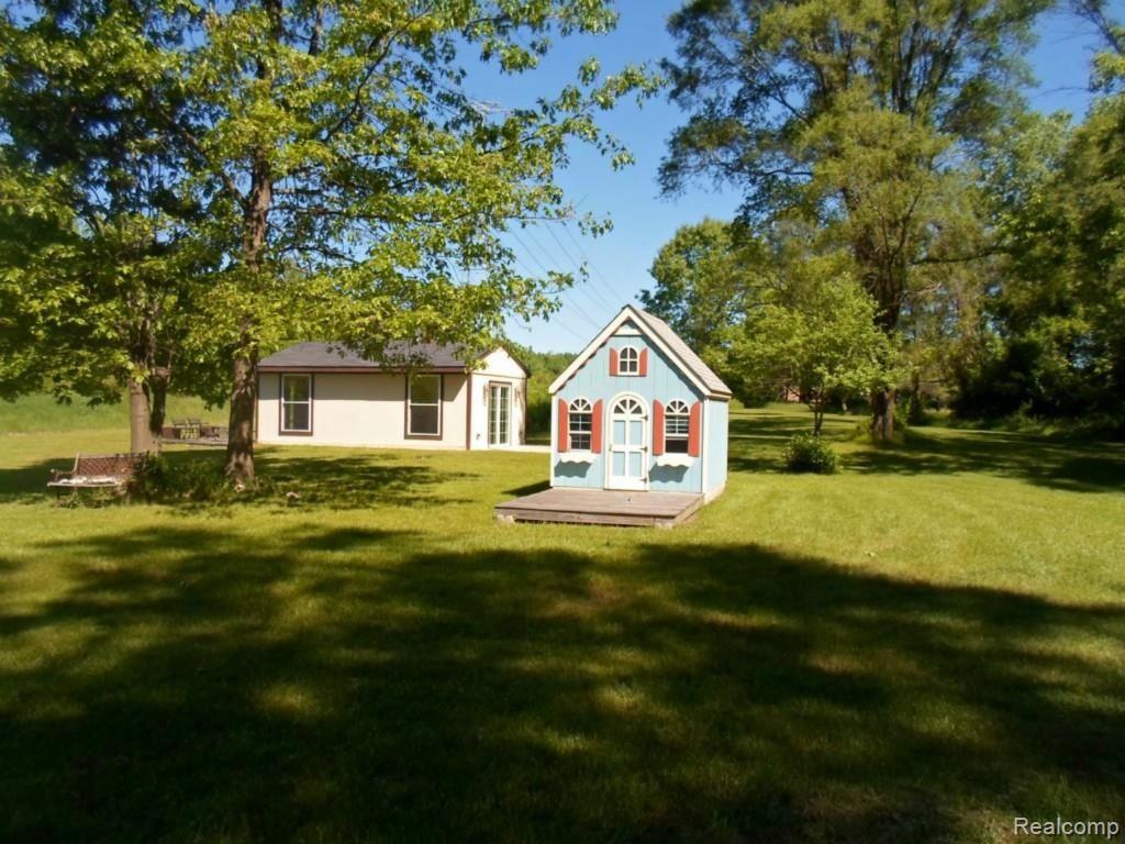 6431 Mayfair Road Utica, MI 48317 - Photo 18 of 18 Play House.jpg