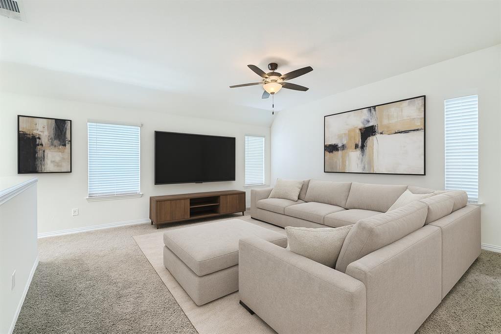 1336 Morning View Road Georgetown, TX 78628 - Photo 23 of 40 A generously proportioned great room provides an ideal setting for gatherings and comfortable living.
