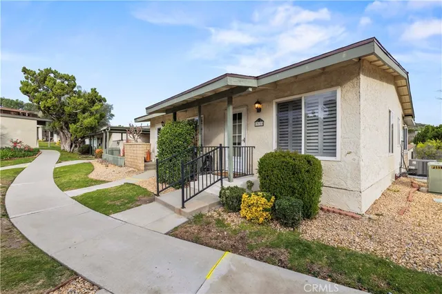 $324,900 | 19715 Spanish Oak Drive, Newhall, CA 91321