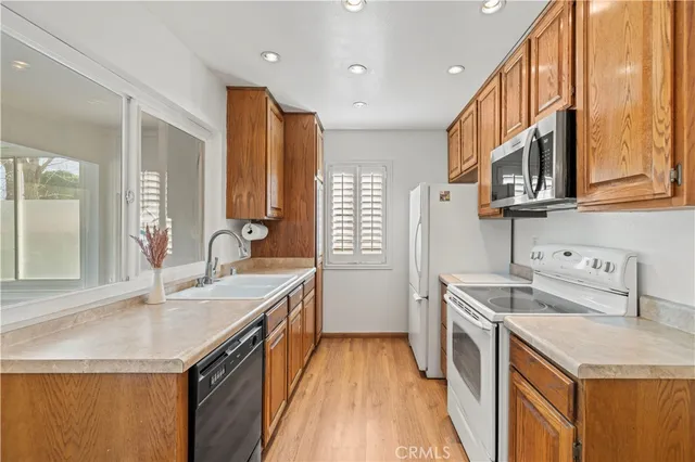 $324,900 | 19715 Spanish Oak Drive, Newhall, CA 91321