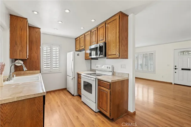 $324,900 | 19715 Spanish Oak Drive, Newhall, CA 91321