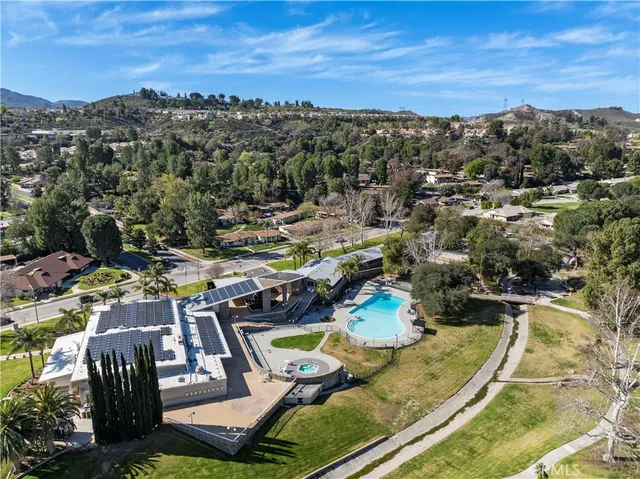 $324,900 | 19715 Spanish Oak Drive, Newhall, CA 91321