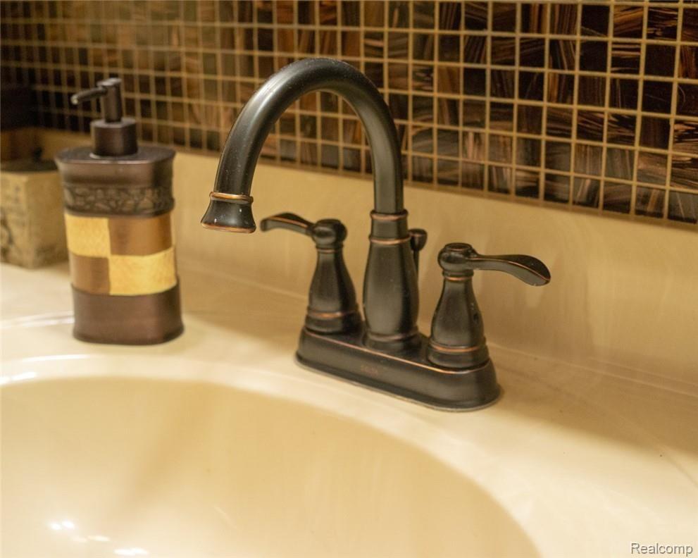 4387 South Genesee Road Grand Blanc, MI 48439 - Photo 24 of 25 DSC01195.jpg