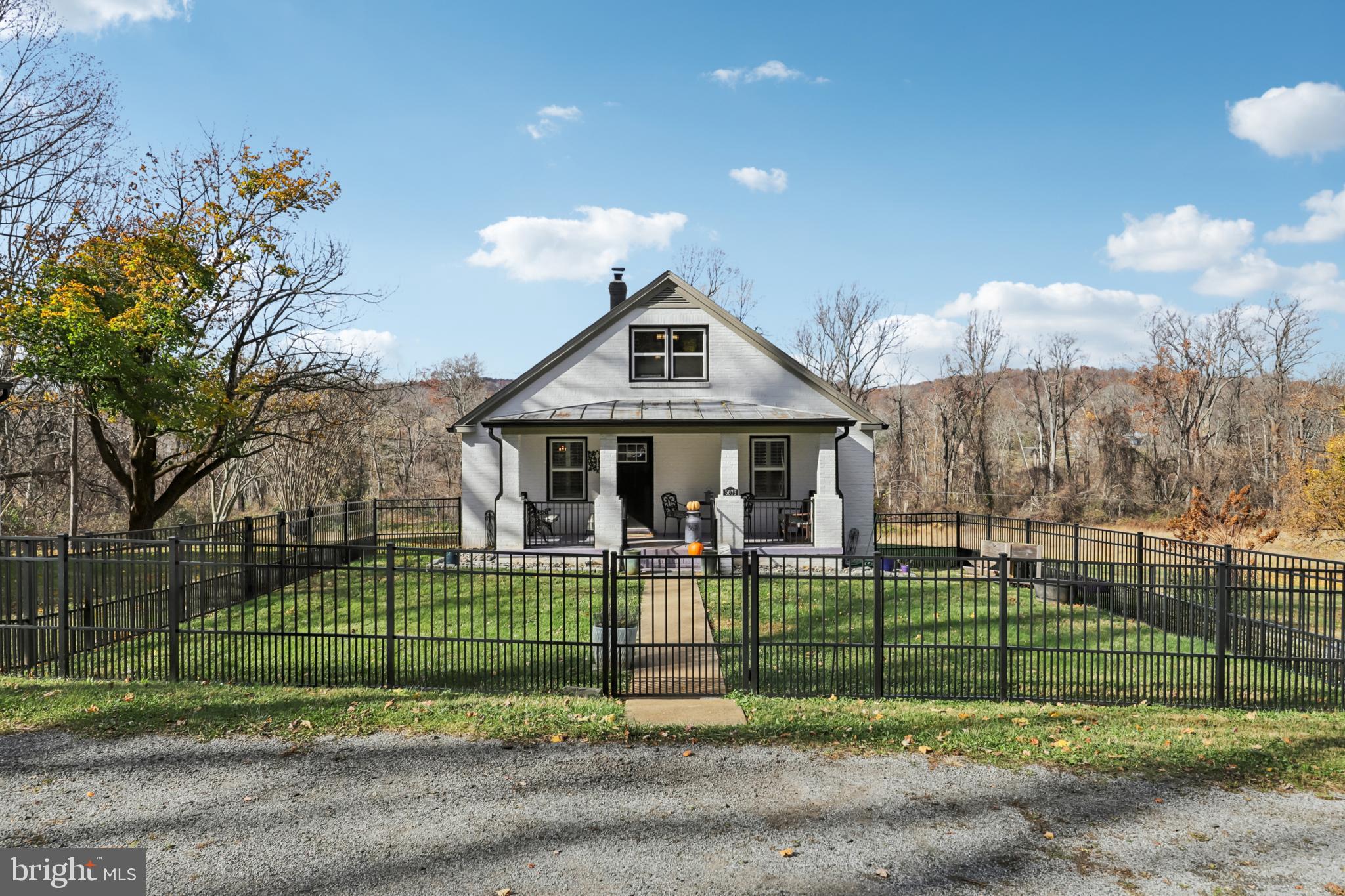 Welcome Home to a Cottage in The Plains!