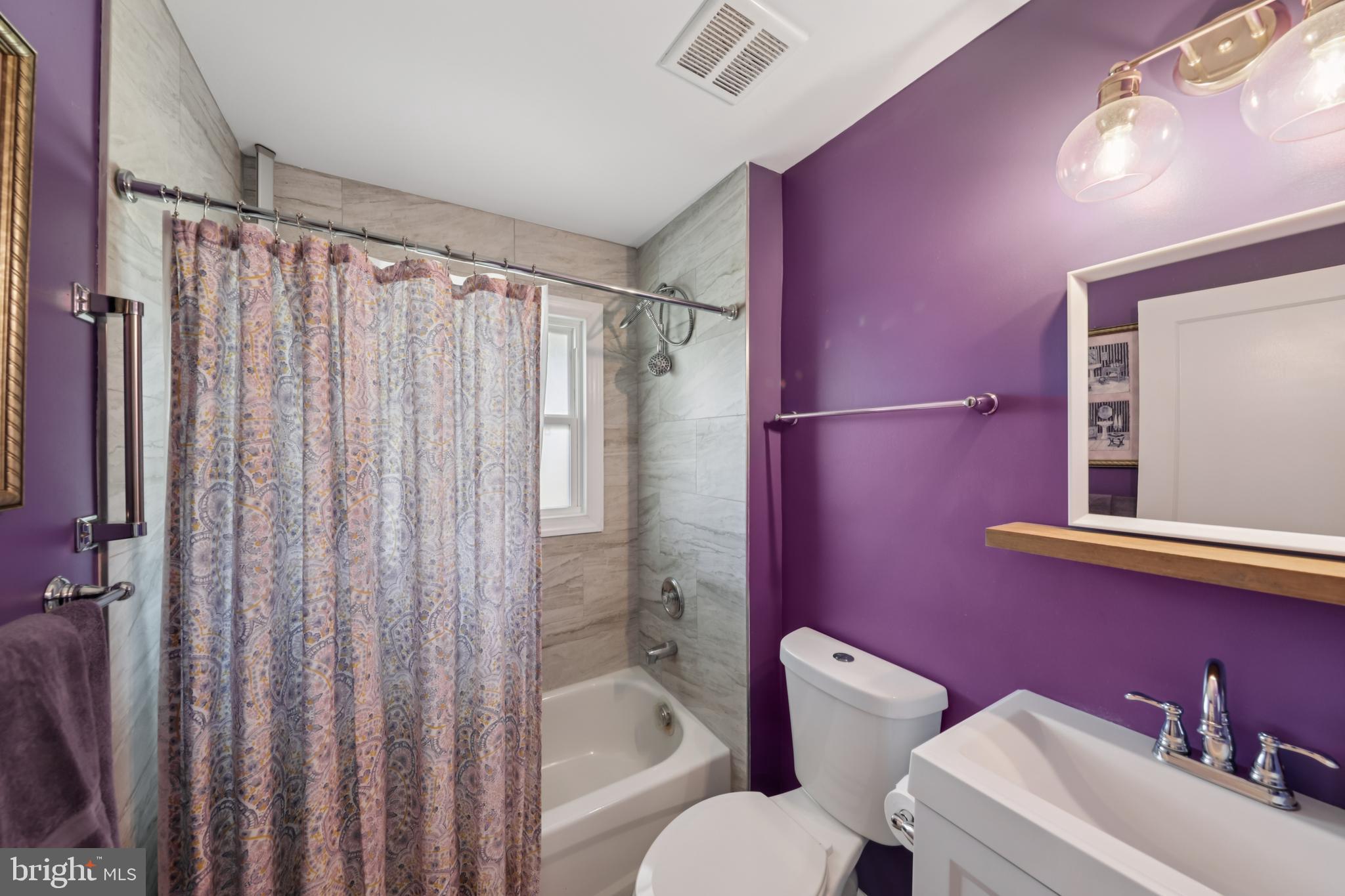5676 O'Bannon Road The Plains, VA 20198 - Photo 19 of 36 Main Level Full Bathroom