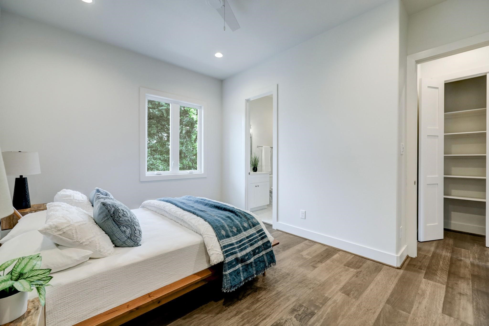 3827 Arlington Street Houston, TX 77018 - Photo 33 of 39 This bedroom is perfect for comfort and convenience.