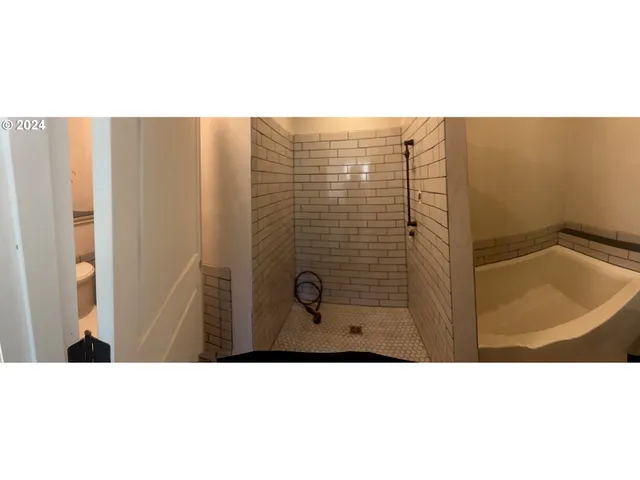 $1,100,000 | 85255 Christensen Road, Eugene, OR 97405