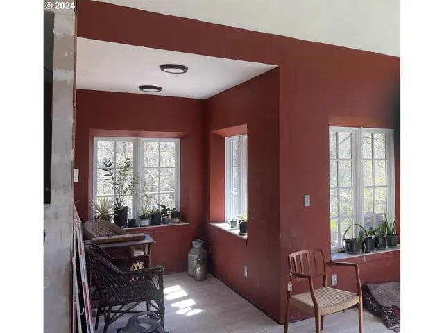 $1,100,000 | 85255 Christensen Road, Eugene, OR 97405