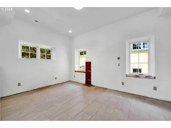 $1,100,000 | 85255 Christensen Road, Eugene, OR 97405