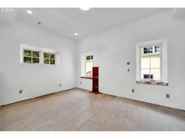 $1,100,000 | 85255 Christensen Road, Eugene, OR 97405