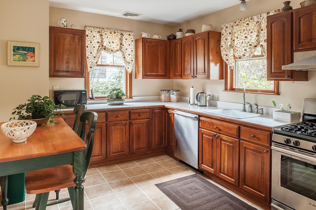 25 Hillcroft Road Boston, MA 02130 - Photo 6 of 13 Gallery Image 6