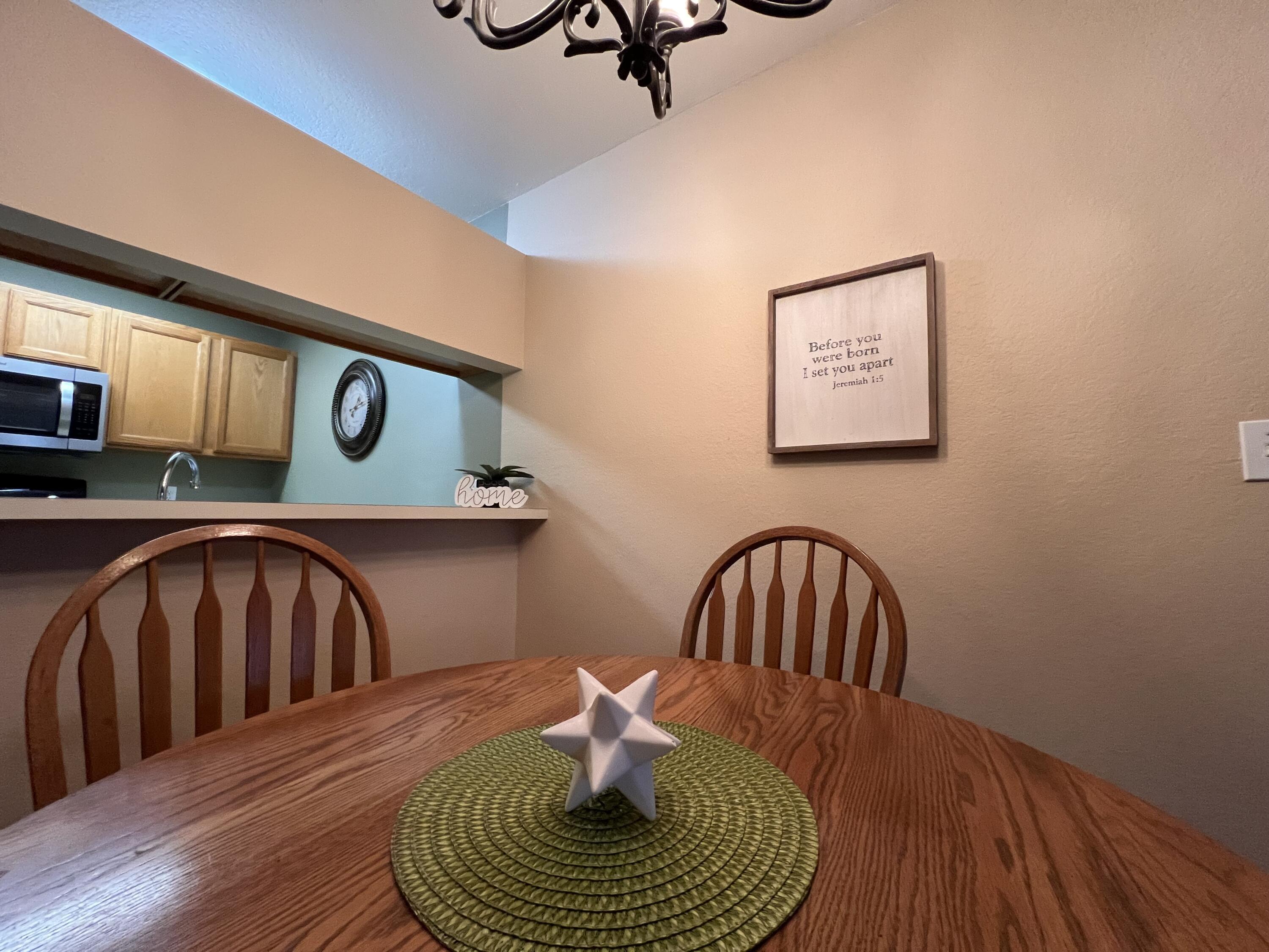 369 Butler Court Marshall, MI 49068 - Photo 8 of 18 Dining area