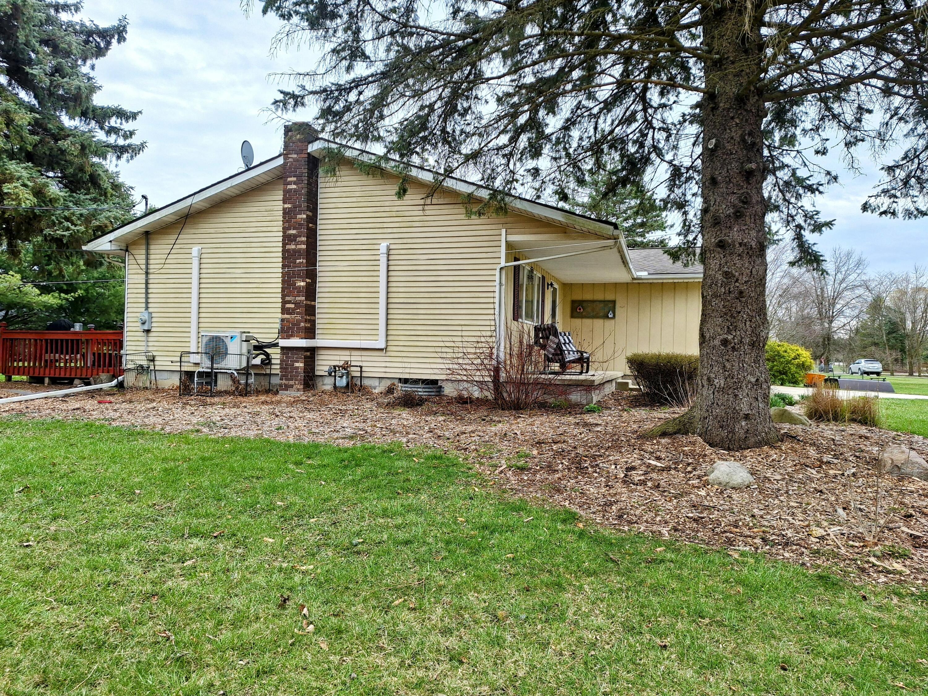 8785 Warner Road Saline, MI 48176 - Photo 3 of 31 Side
