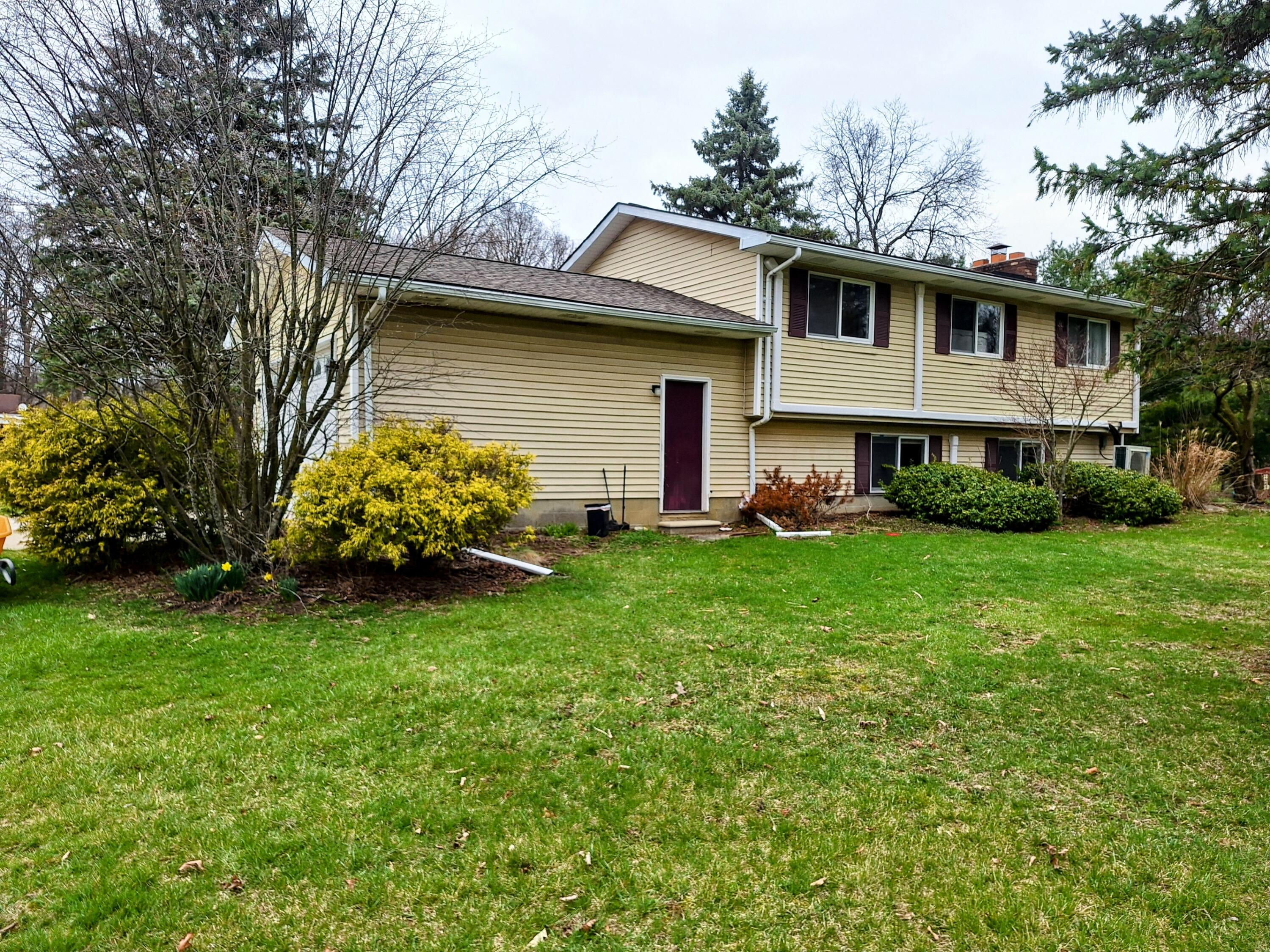 8785 Warner Road Saline, MI 48176 - Photo 5 of 31 Side