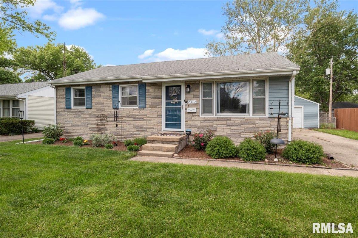 2307 Huntington Road Springfield, IL 62703 - Photo 1 of 39