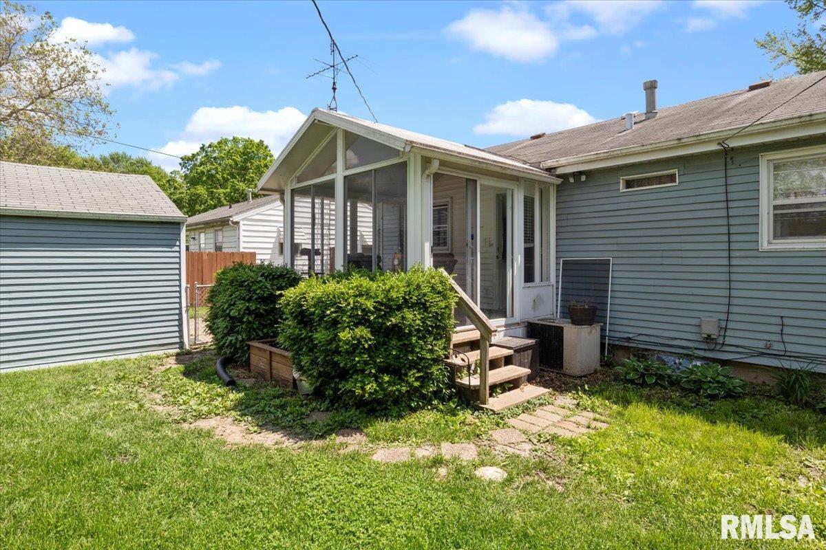 2307 Huntington Road Springfield, IL 62703 - Photo 34 of 39