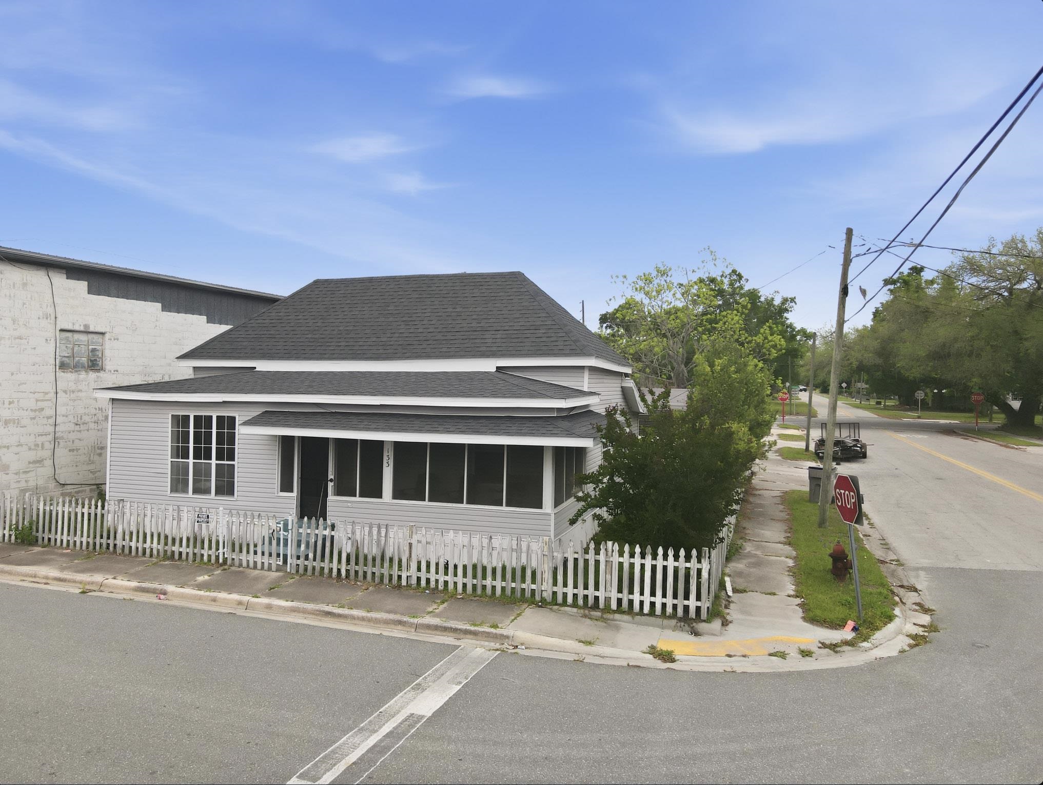 133 Southwest Monroe Avenue Mayo, FL 32066 - Photo 2 of 37