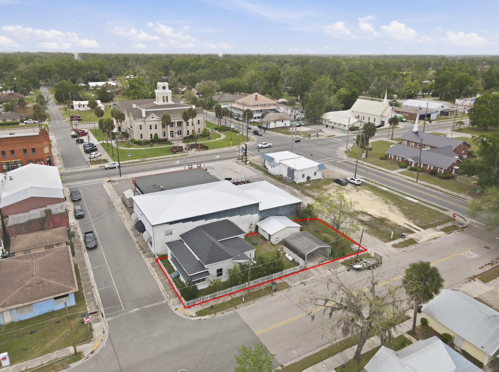 133 Southwest Monroe Avenue Mayo, FL 32066 - Photo 4 of 37