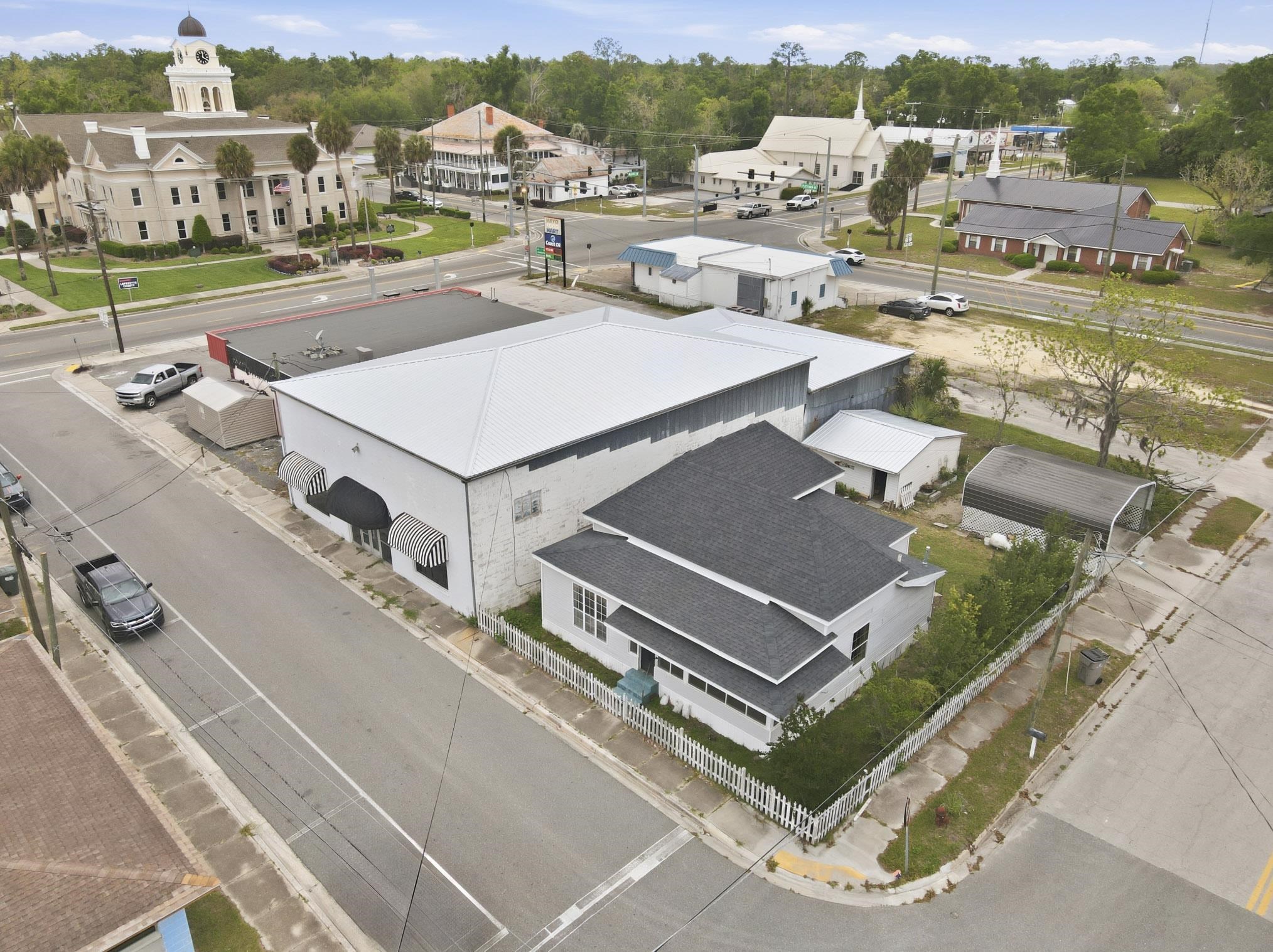 133 Southwest Monroe Avenue Mayo, FL 32066 - Photo 5 of 37