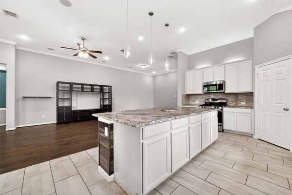 $2,875 | 3854 Fleetwood Falls Lane, Spring, TX 77386