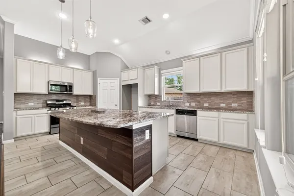 $2,875 | 3854 Fleetwood Falls Lane, Spring, TX 77386