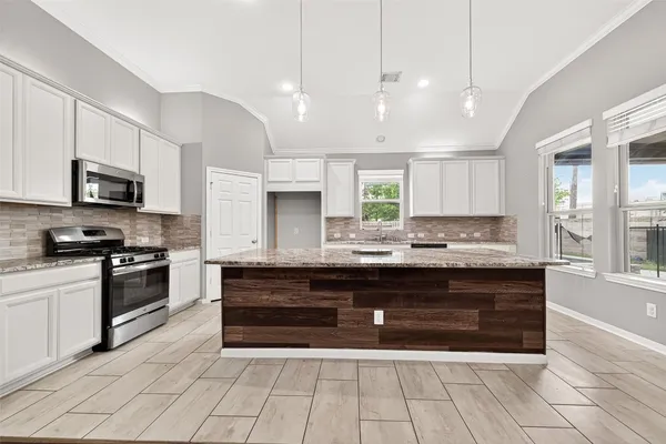 $2,875 | 3854 Fleetwood Falls Lane, Spring, TX 77386