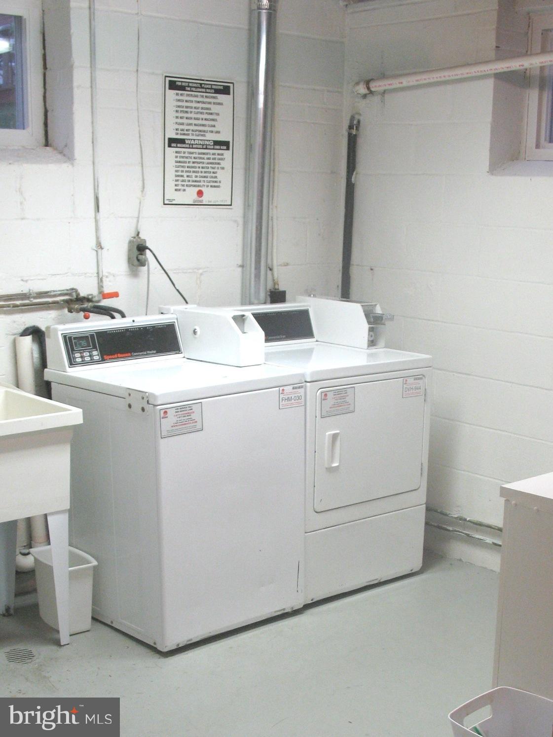 4023 18th Road North, Unit 1 Arlington, VA 22207 - Photo 17 of 30 a utility room with dryer and washer