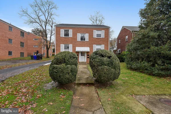 $2,500 | 4023 18th Road North, Unit 1, Arlington, VA 22207