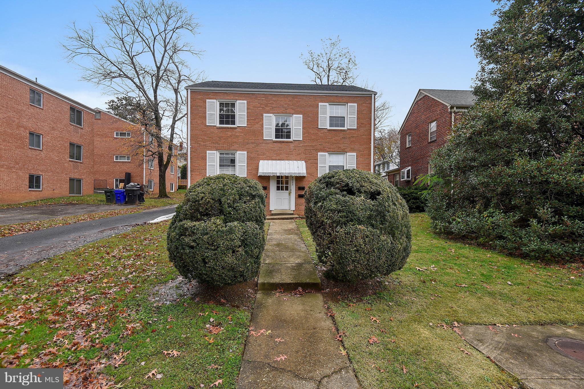 4023 18th Road North, Unit 1 Arlington, VA 22207 - Photo 19 of 30 a view of a brick house next to a yard