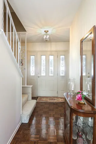 a view of livingroom with furniture
