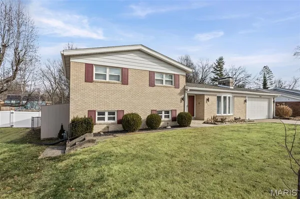 $250,000 | 4317 Briarcliff Drive, Alton, IL 62002