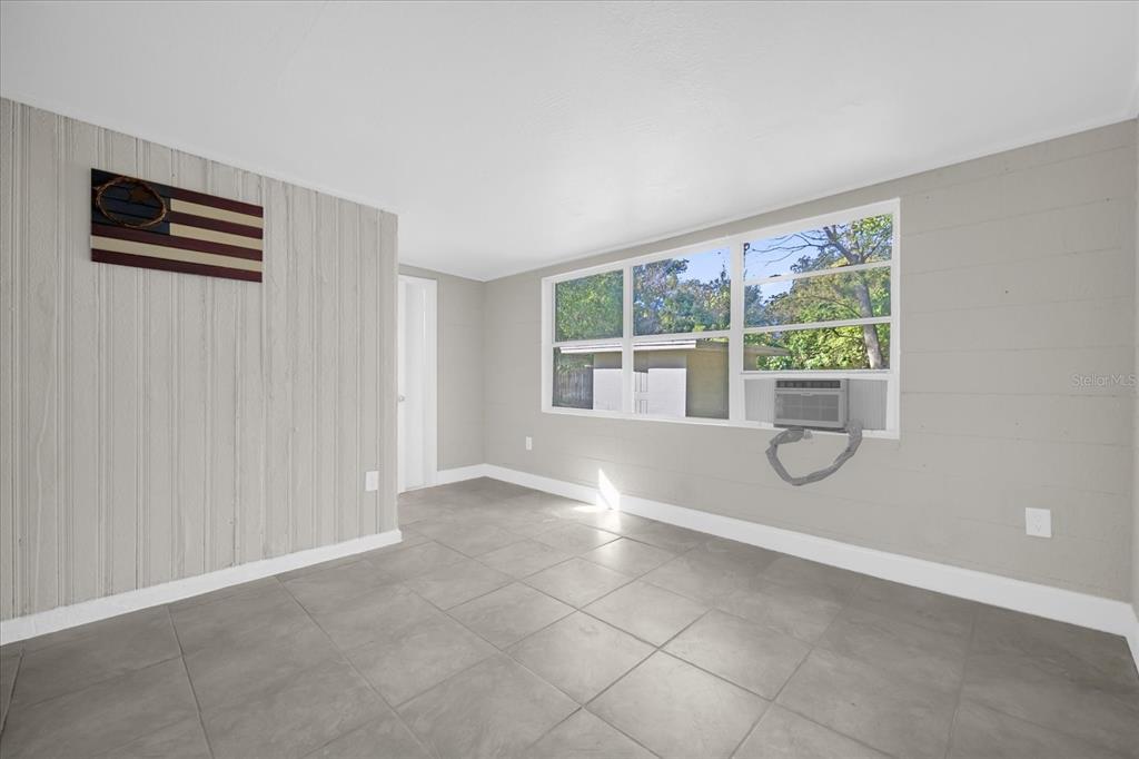 907 Columbia Street Orlando, FL 32805 - Photo 5 of 30 an empty room with windows