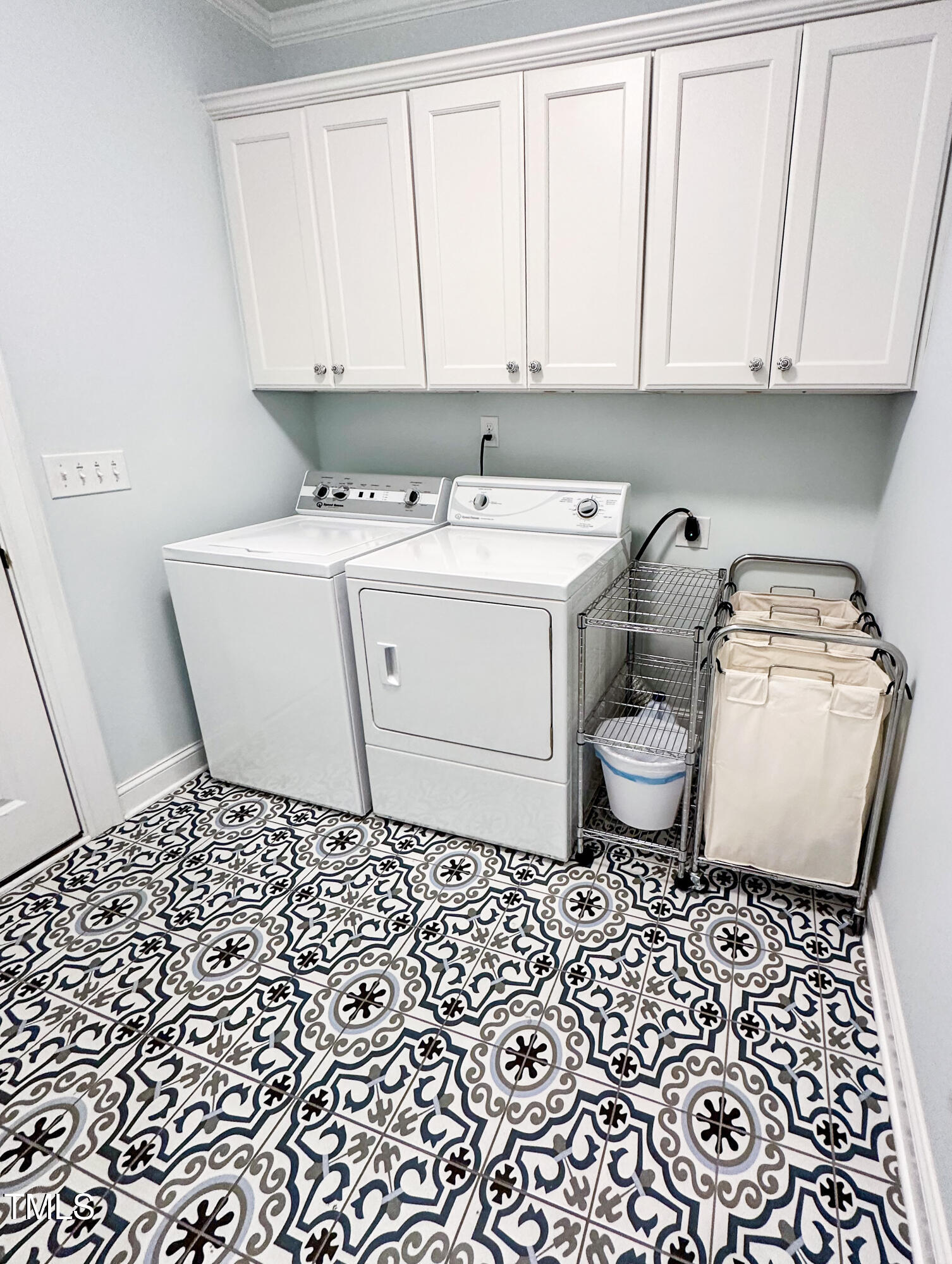 409 Eagle Court Henderson, NC 27536 - Photo 27 of 54 a bathroom with a toilet a sink and a window