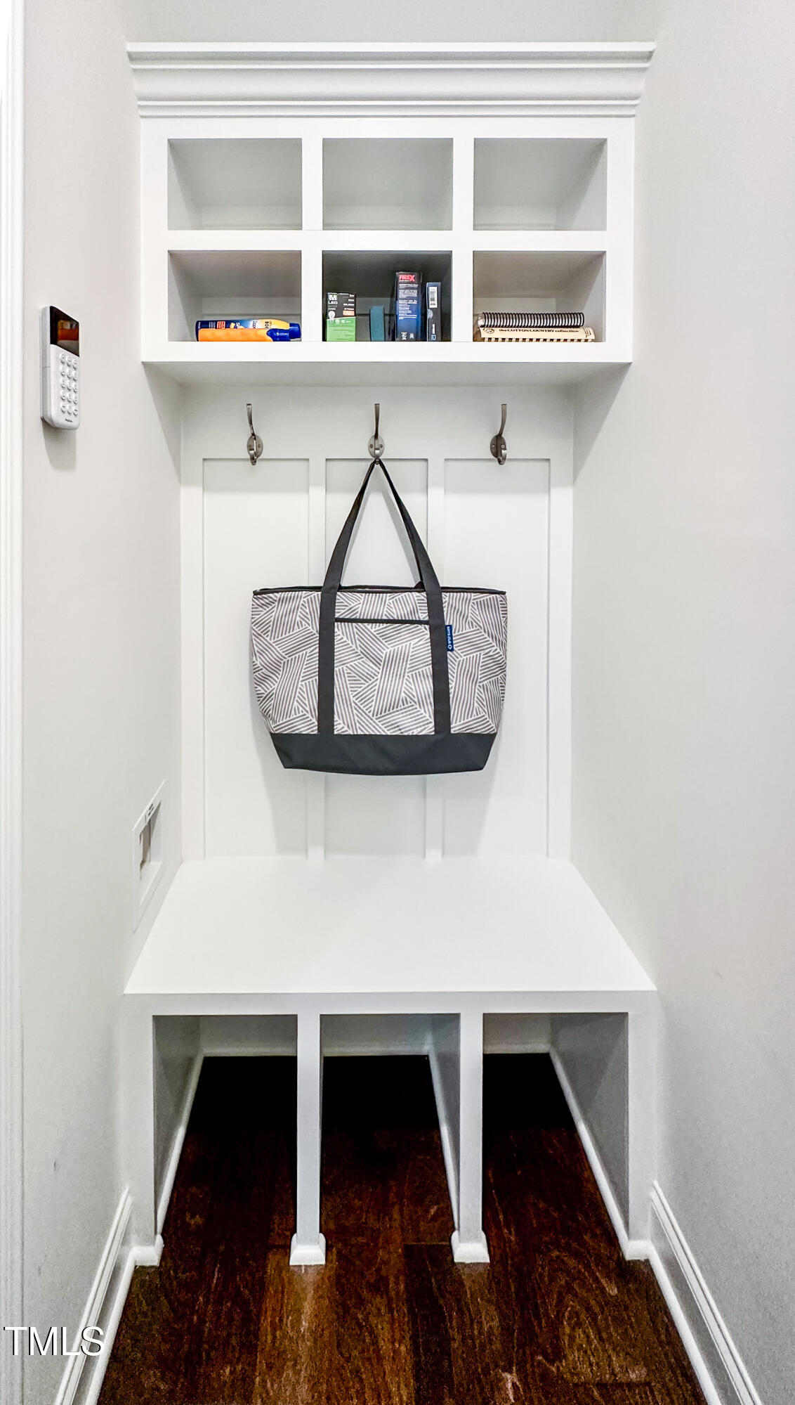 409 Eagle Court Henderson, NC 27536 - Photo 28 of 54 a hallway with a shelf