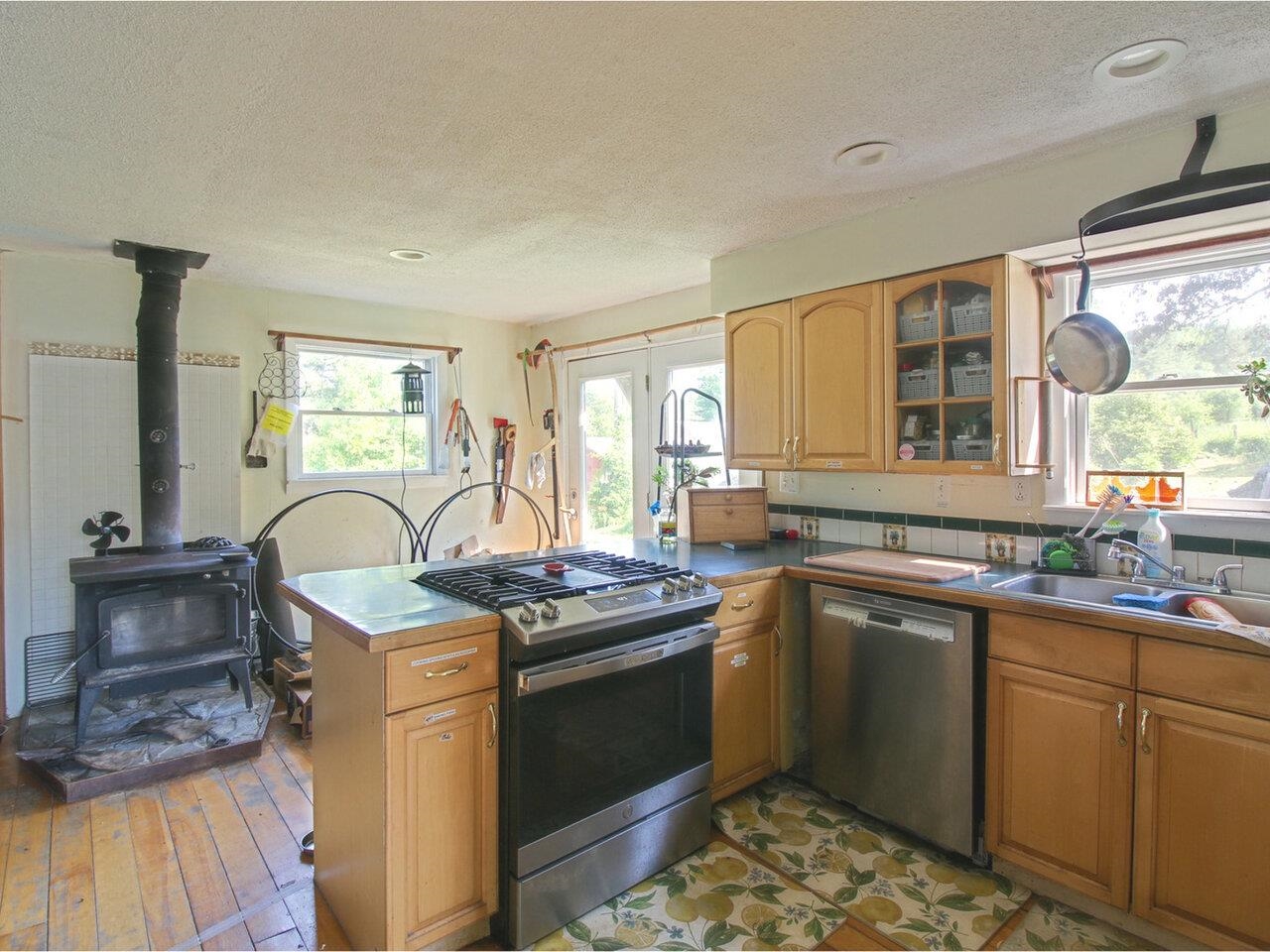 152 Butternut Road Williston, VT 05495 - Photo 7 of 35