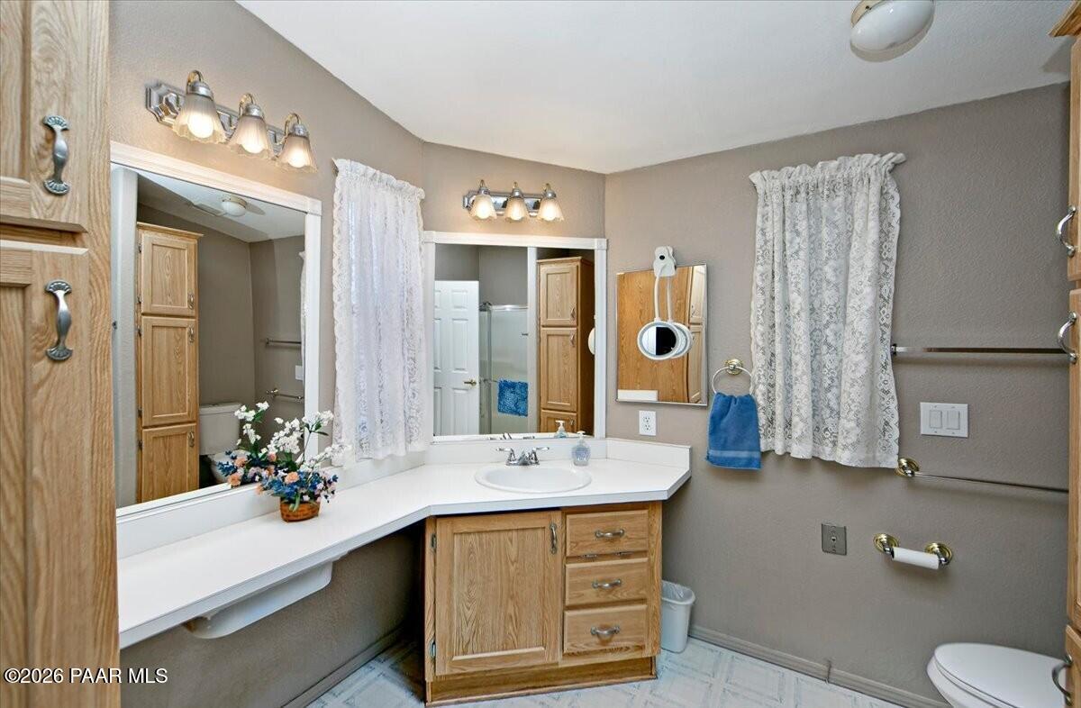12110 East Obsidian Loop Road Dewey, AZ 86327 - Photo 10 of 18 10-Primary Bathroom