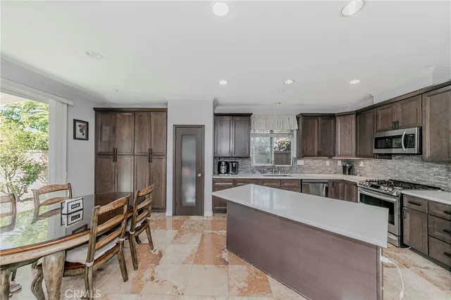 $828,800 | 15841 Snowy Peak Lane, Fontana, CA 92336