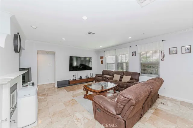 $828,800 | 15841 Snowy Peak Lane, Fontana, CA 92336