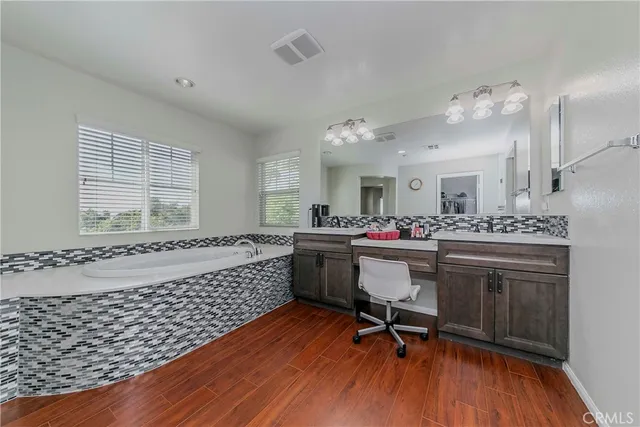 $828,800 | 15841 Snowy Peak Lane, Fontana, CA 92336