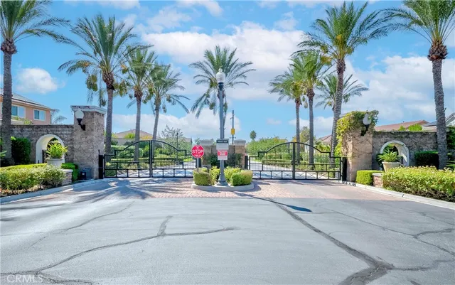 $828,800 | 15841 Snowy Peak Lane, Fontana, CA 92336